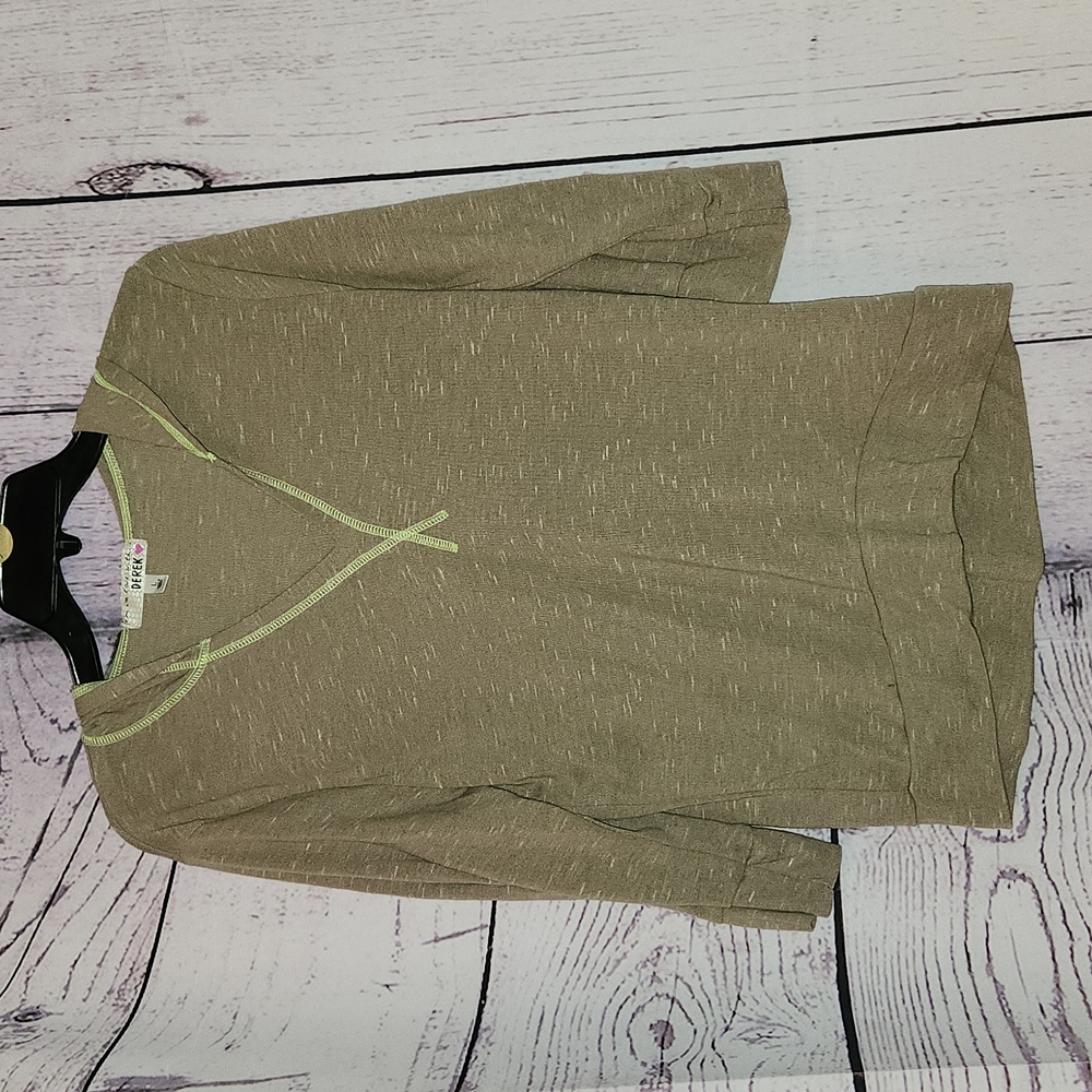I'm in love with Derek brand 3/4 sleeve hooded top like new